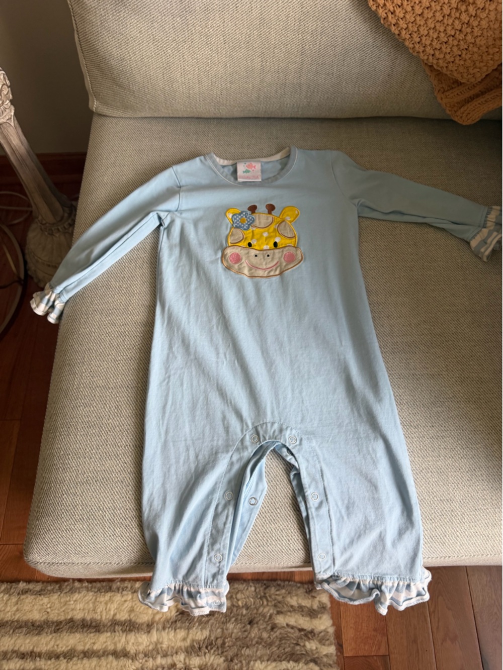 Stitchy Fish - Light Blue Long Giraffe Appliqué Bubble